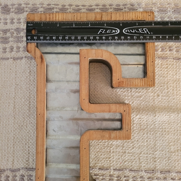 F wall decor - Picture 5 of 7